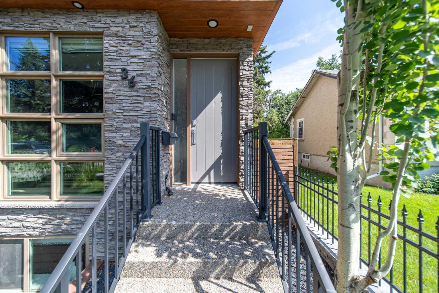 36 27 Avenue SW