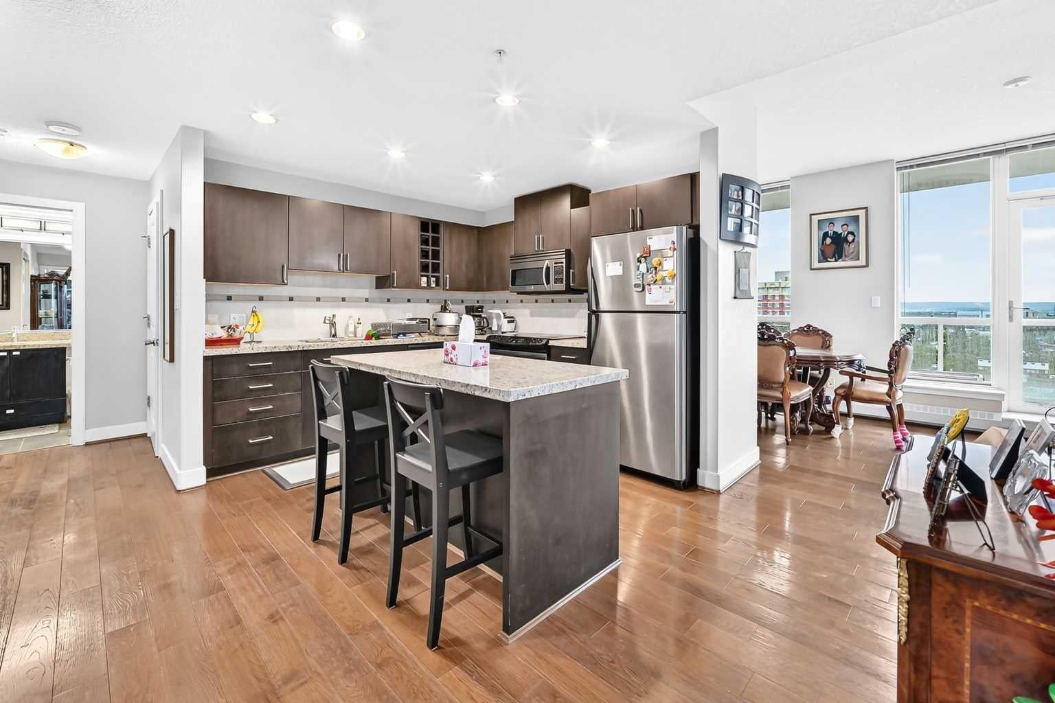 77 Spruce Place SW 1207