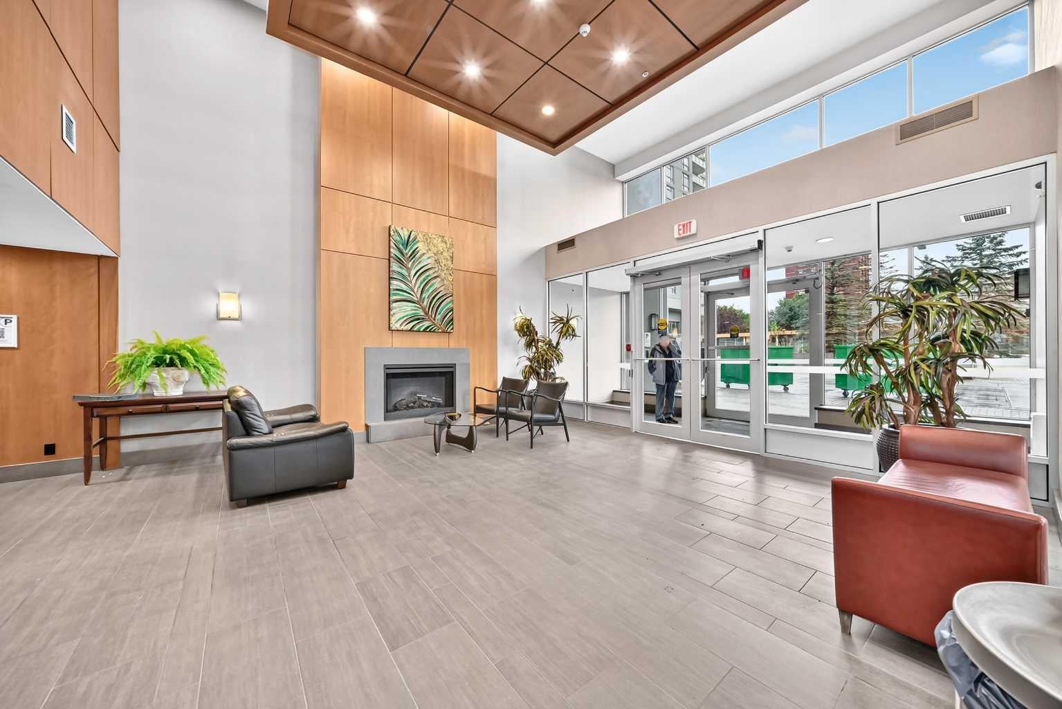 77 Spruce Place SW 1207