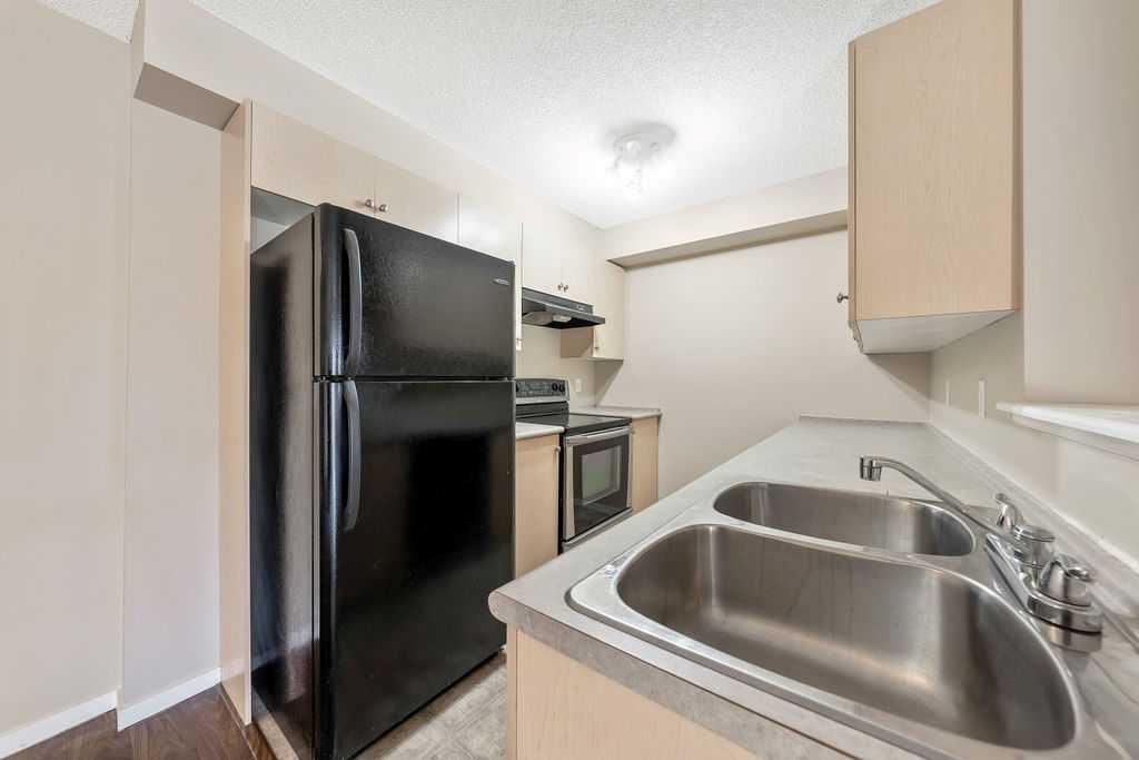 8 Bridlecrest Drive SW 1215