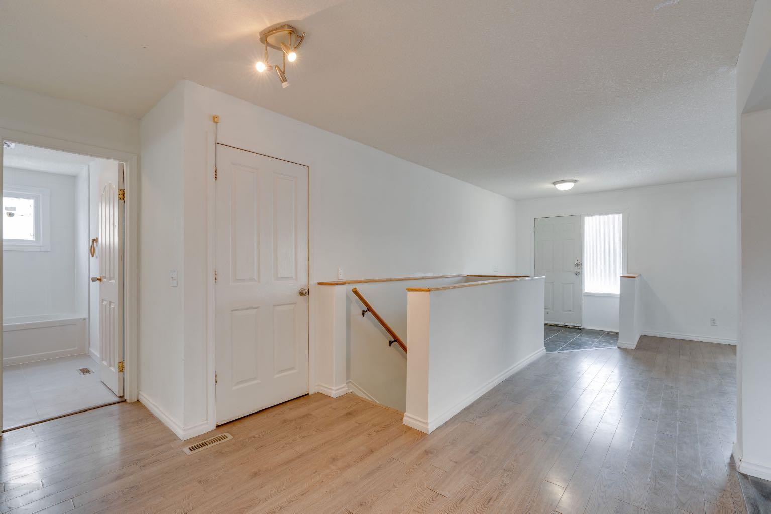 255 Queen Tamara Way SE