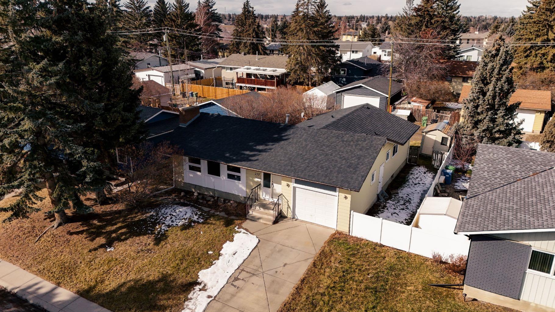 255 Queen Tamara Way SE