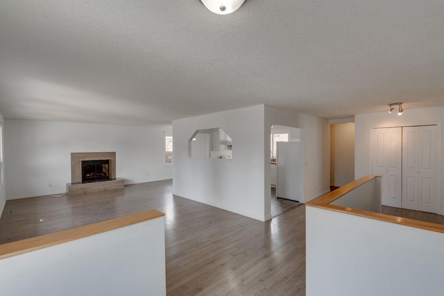 255 Queen Tamara Way SE