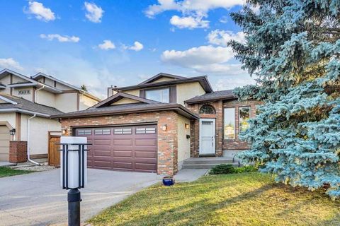 Photo of 229 Wood Valley Place SW, Calgary, AB T2W 5X4 (MLS # A2261875) Photo of 229 Wood Valley Place SW, Calgary, AB T2W 5X4 (MLS # A2261875)