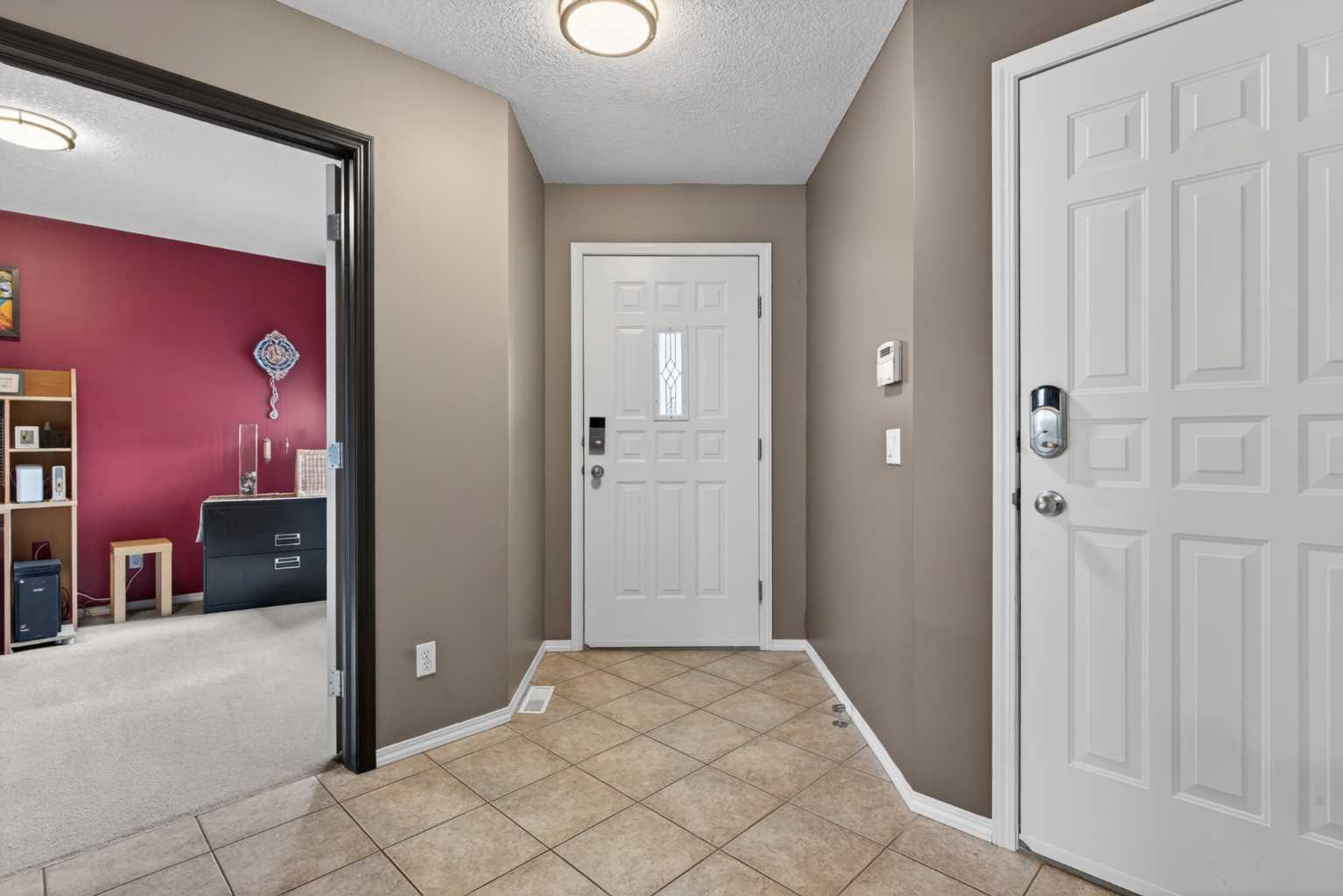 204 Citadel Meadow Close NW
