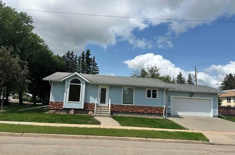 Photo of 5502 46 Street, Lloydminster, AB T9V 0E5 (MLS # A2325272)