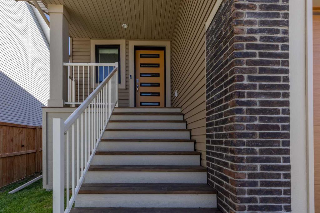 Photo of 1366 Pacific Circle W, Lethbridge, AB T1J 5V3 (MLS # A2292603)