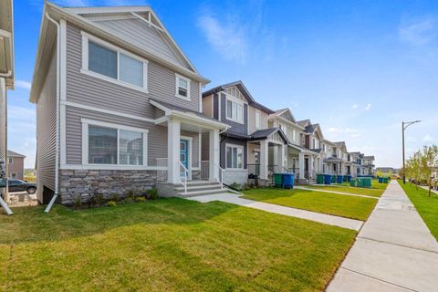 746 Bayview Hill SW Airdrie AB T4B 5M4