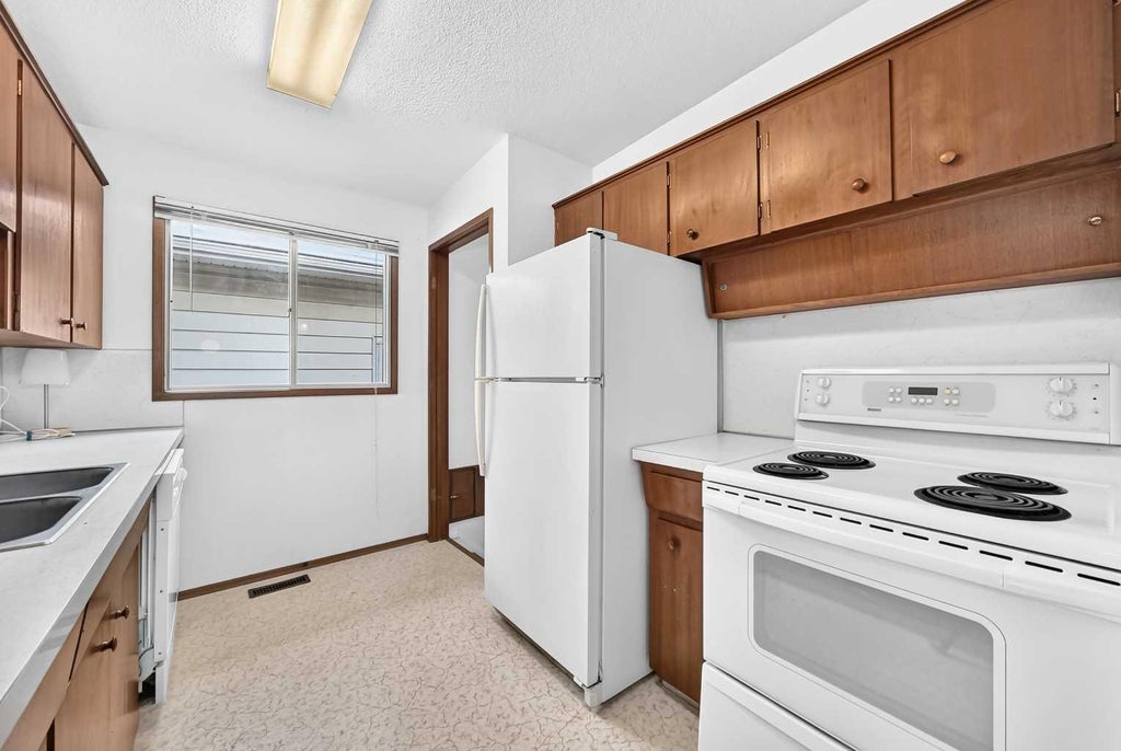 Photo of 823 67 Avenue SW, Calgary, AB T2V 0M6 (MLS # A2351912)