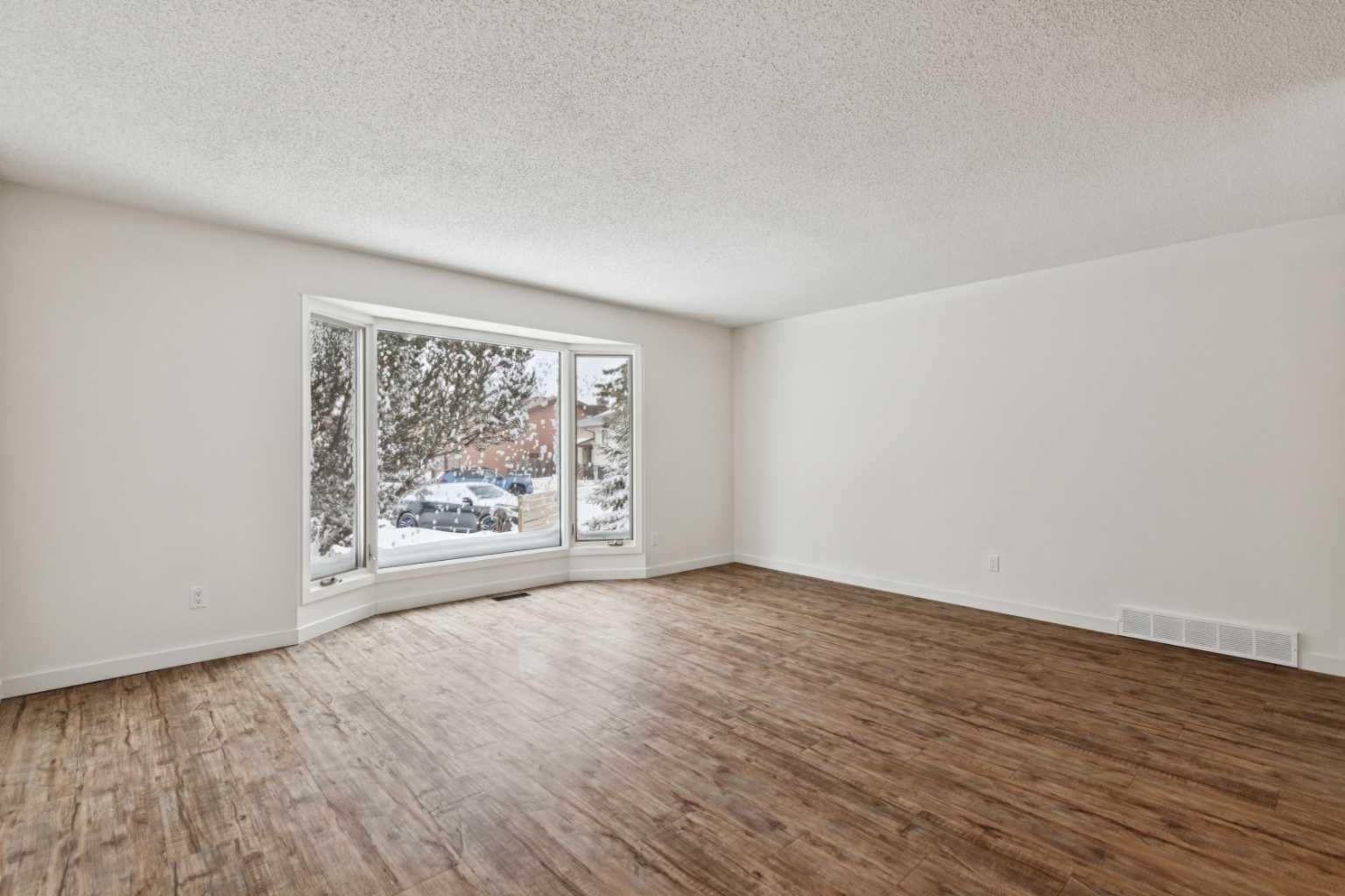 220 Templeby Place NE