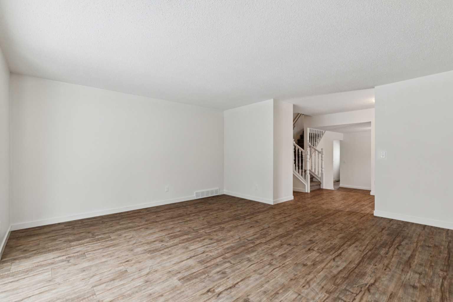 220 Templeby Place NE