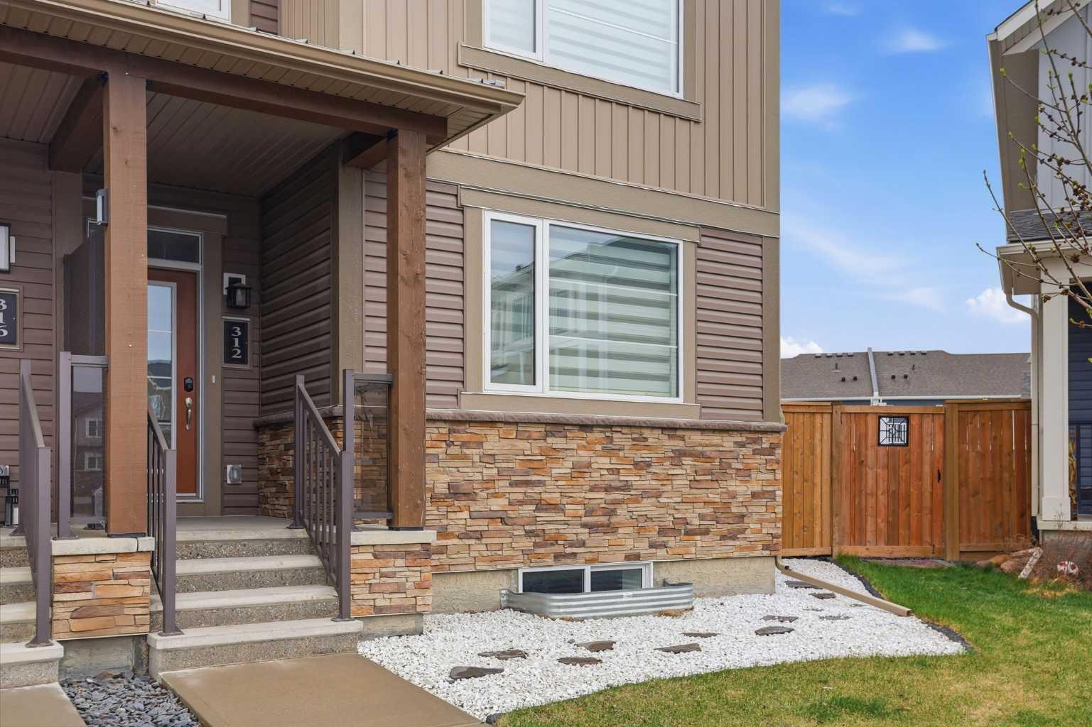 312 Carrington Way NW