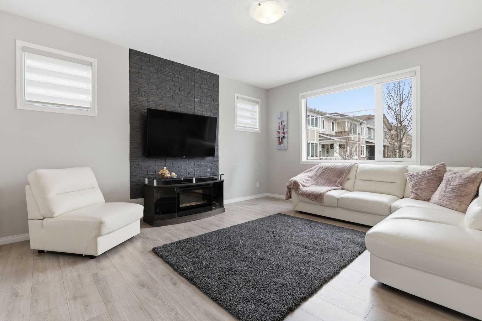 312 Carrington Way NW