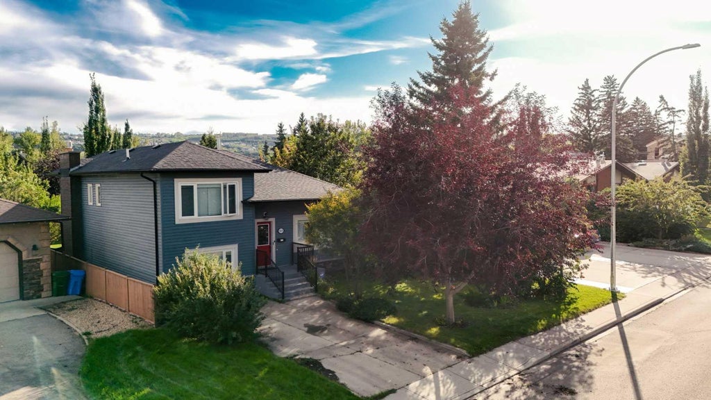 Photo of 5820 Bowwater Crescent NW, Calgary, AB T3B 2E2 (MLS # A2348092)