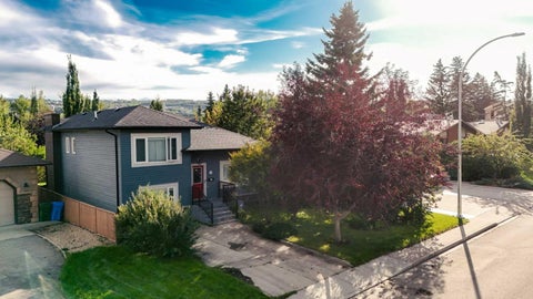 Photo of 5820 Bowwater Crescent NW, Calgary, AB T3B 2E2 (MLS # A2348092)