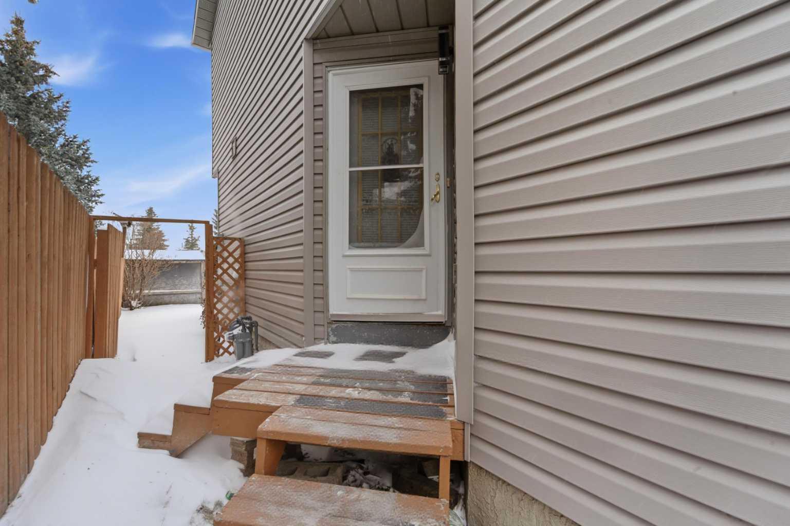 43 Martindale Court NE