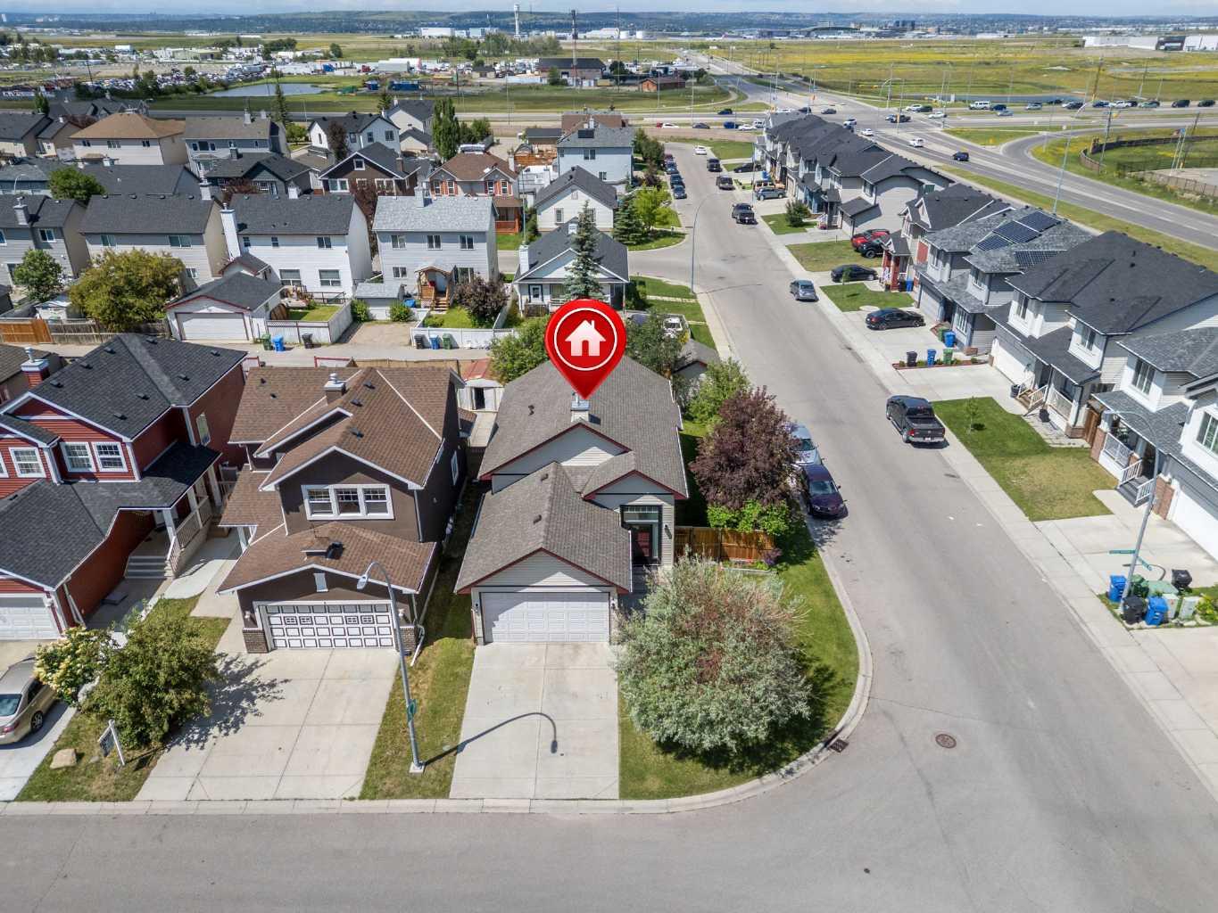 4 Martha's Meadow Place NE