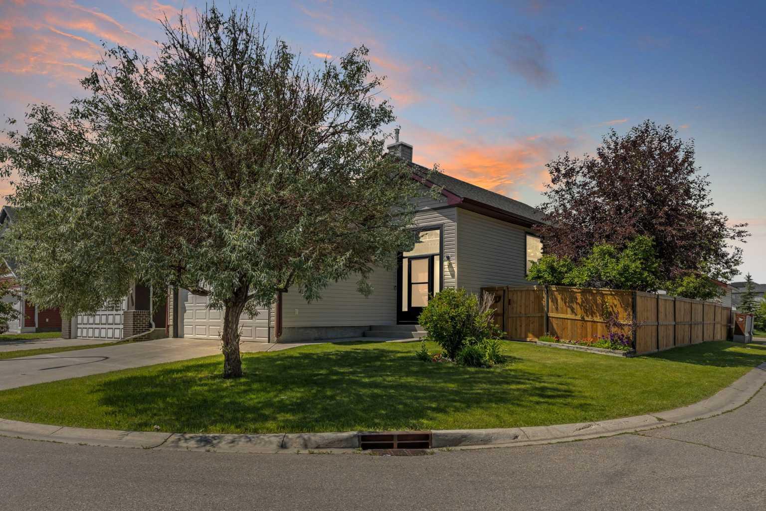 4 Martha's Meadow Place NE