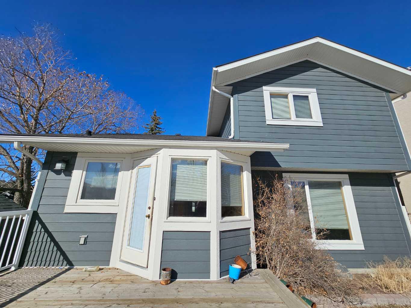 302 Meadowbrook Bay SE