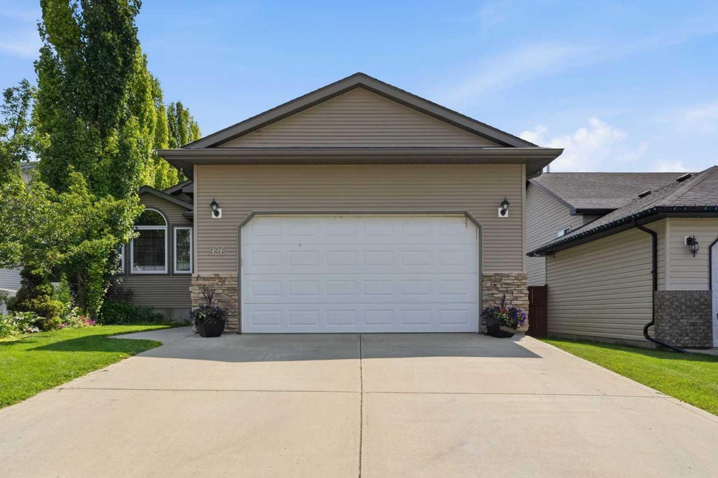 Photo of 926 Ramage Crescent, Red Deer, AB T4H 3X9 (MLS # A2348638)