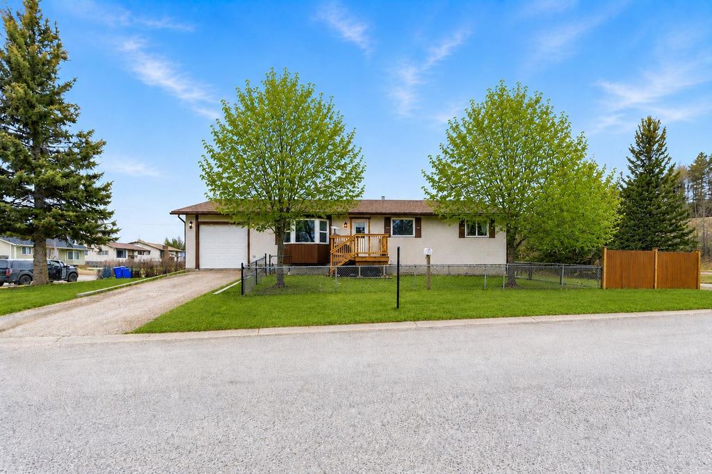 Photo of 616 1 Street NE, Sundre, AB T0M 1X0 (MLS # A2321861)