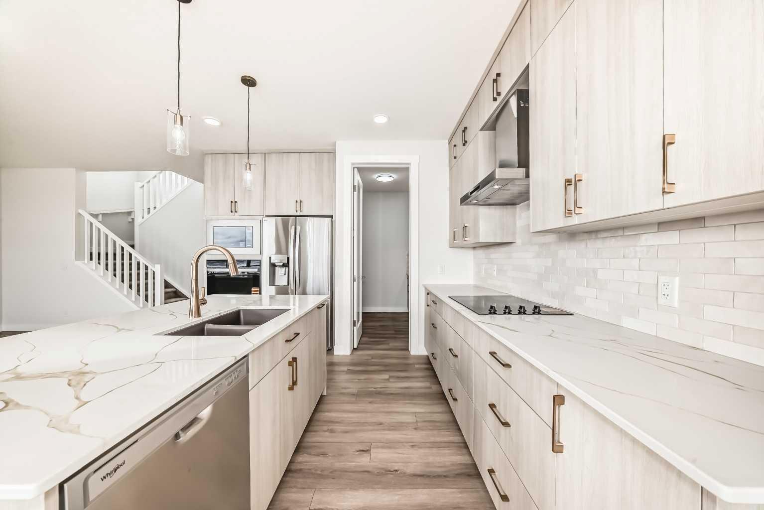 100 Corner Glen Manor NE