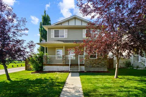 Photo of 2502 Valleyview Drive, Camrose, AB T4V 1V6 (MLS # A2333801)