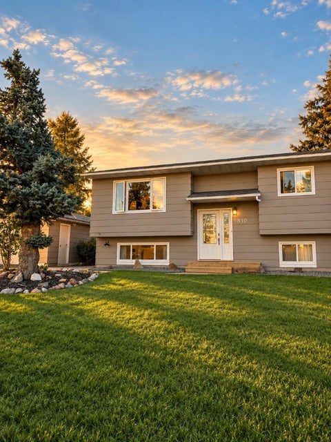 Photo of 810 Almond Avenue, Beaverlodge, AB T0H 0C0 (MLS # A2347169)