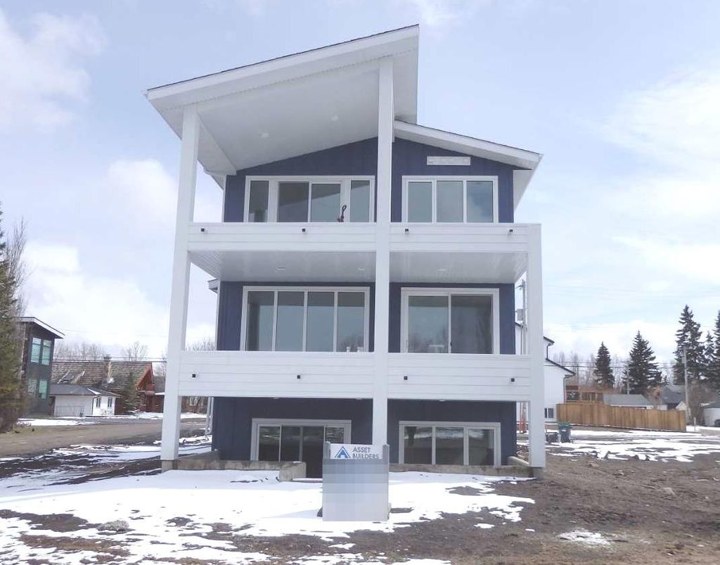 Photo of 4205 Lakeshore Drive, Sylvan Lake, AB T4S 1B9 (MLS # A2305221)