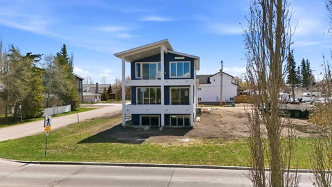 Photo of 4205 Lakeshore Drive, Sylvan Lake, AB T4S 1B9 (MLS # A2305221)