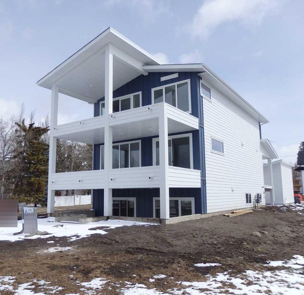 Photo of 4205 Lakeshore Drive, Sylvan Lake, AB T4S 1B9 (MLS # A2305221)