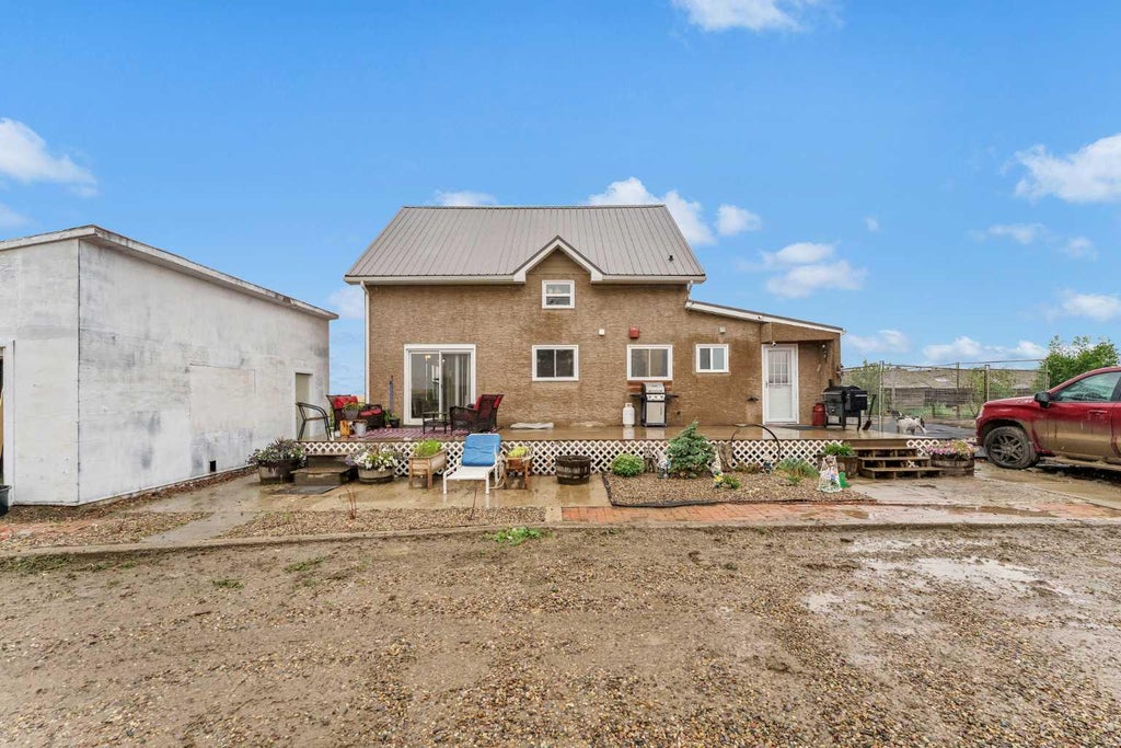 Photo of 115058 RR 94 N, Bow Island, AB T0K 0G0 (MLS # A2336968)
