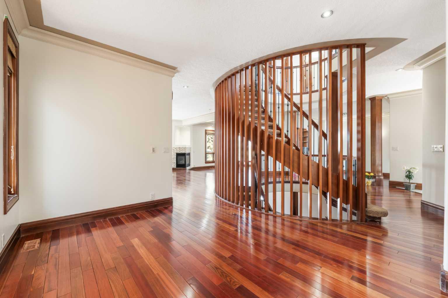 8 Coulee Park SW