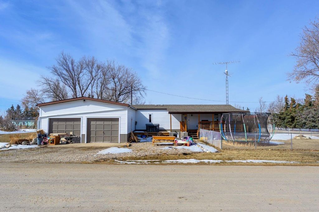 Photo of 133 First Street N, Huxley, AB T0M 0Z0 (MLS # A2295813)