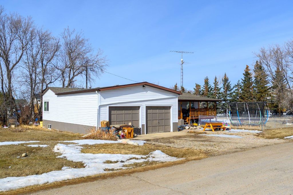 Photo of 133 First Street N, Huxley, AB T0M 0Z0 (MLS # A2295813)