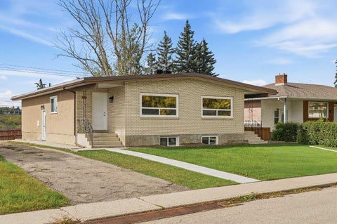 Photo of 907 / 909 16 Street NE, Calgary, AB T2E 4S7 (MLS # A2349359)