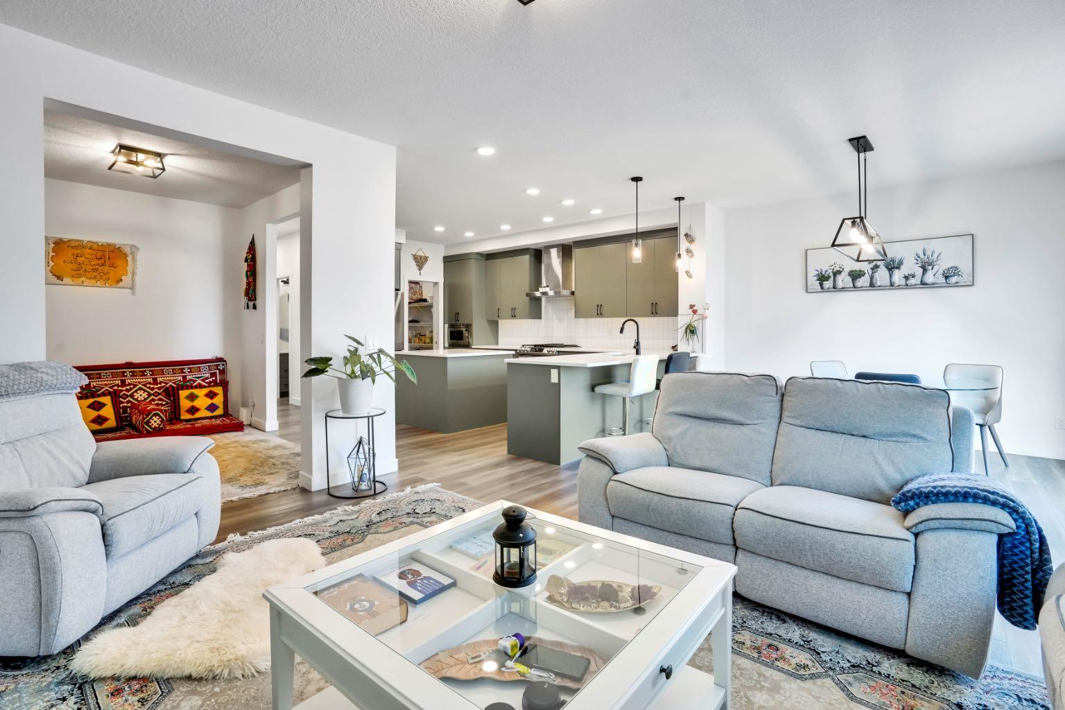 353 Walcrest View SE