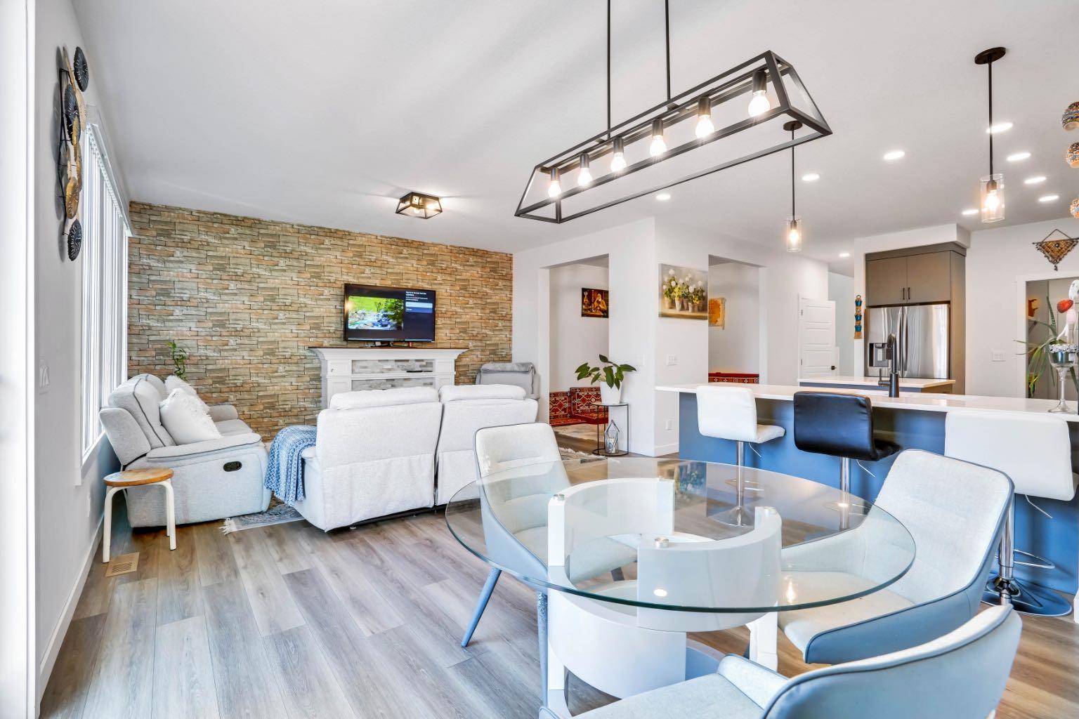 353 Walcrest View SE