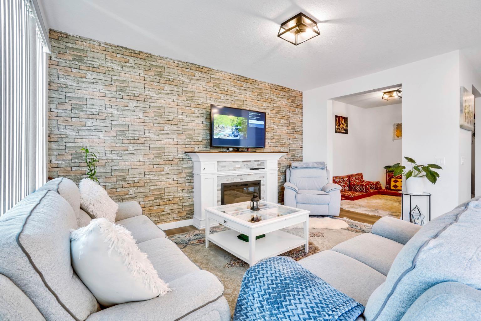 353 Walcrest View SE