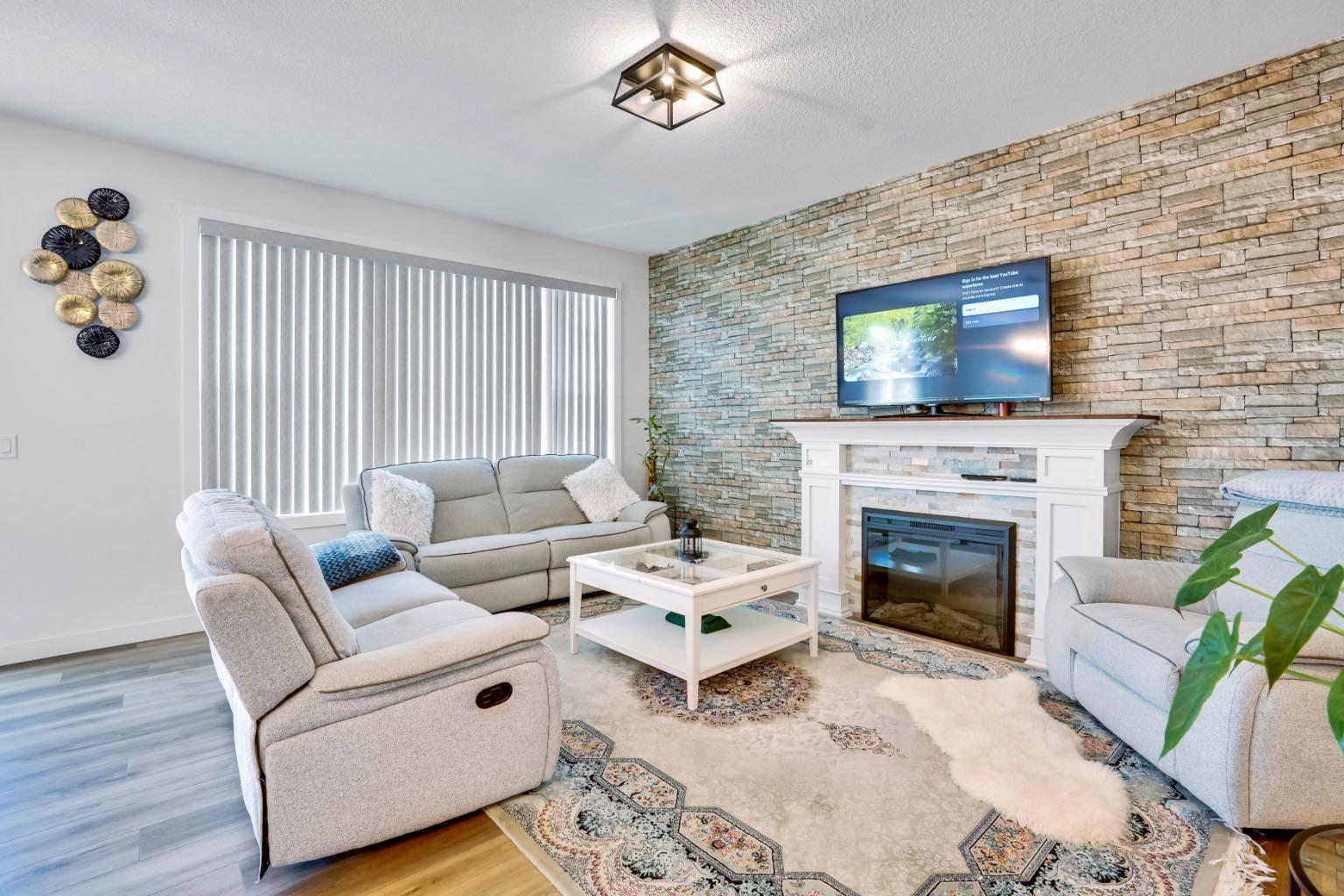 353 Walcrest View SE