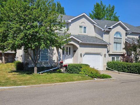 Photo of 76 Sunlake Gardens SE, Calgary, AB T2X 3G4 (MLS # A2310209)