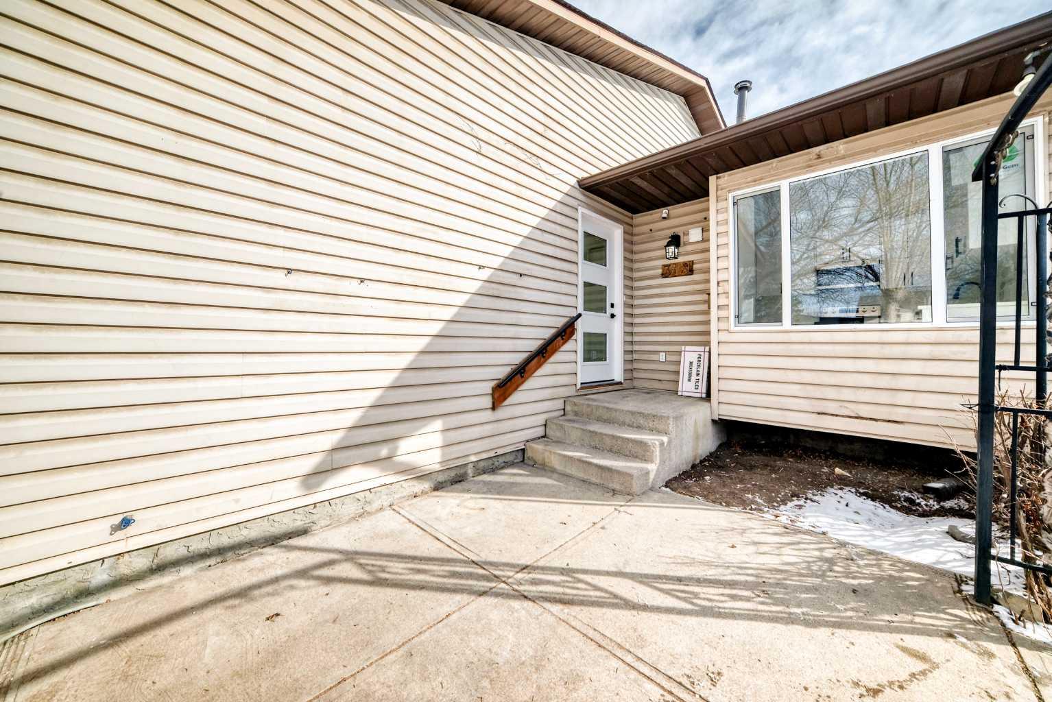 319 Whitefield Drive NE