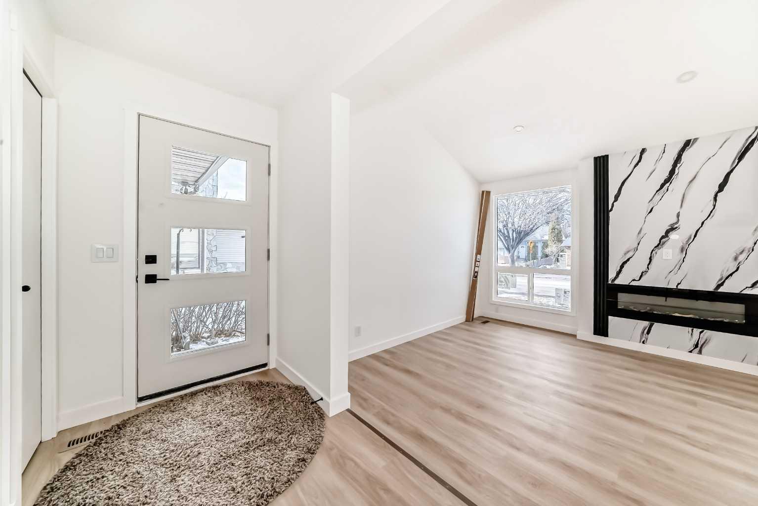 319 Whitefield Drive NE