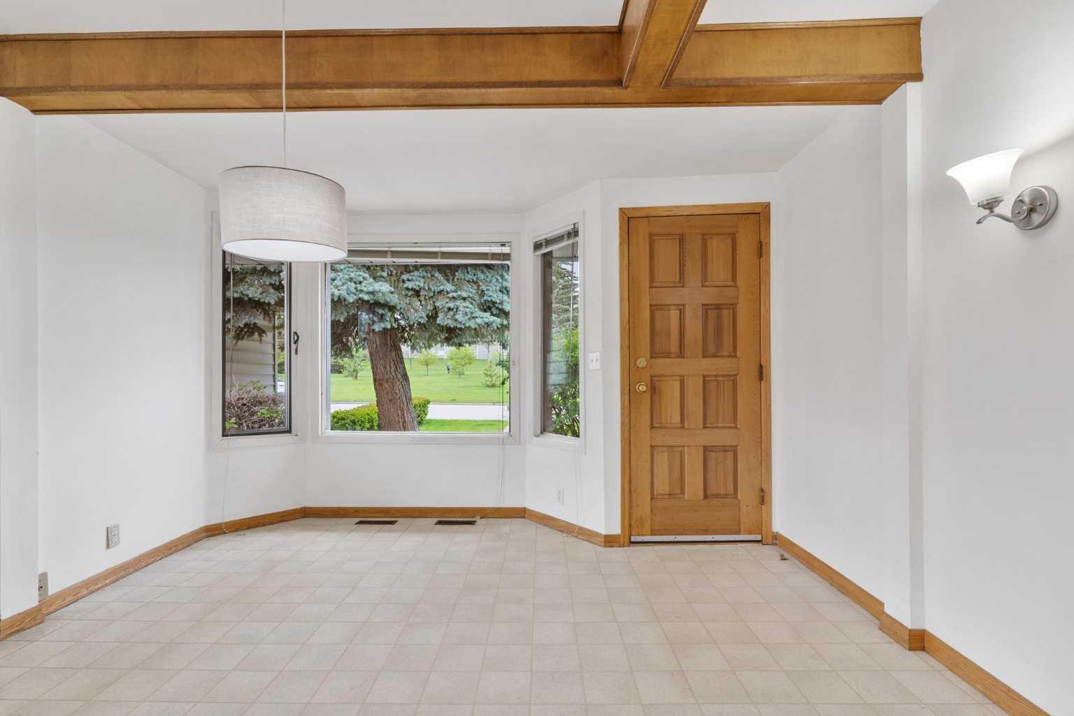 82 Winston Drive SW