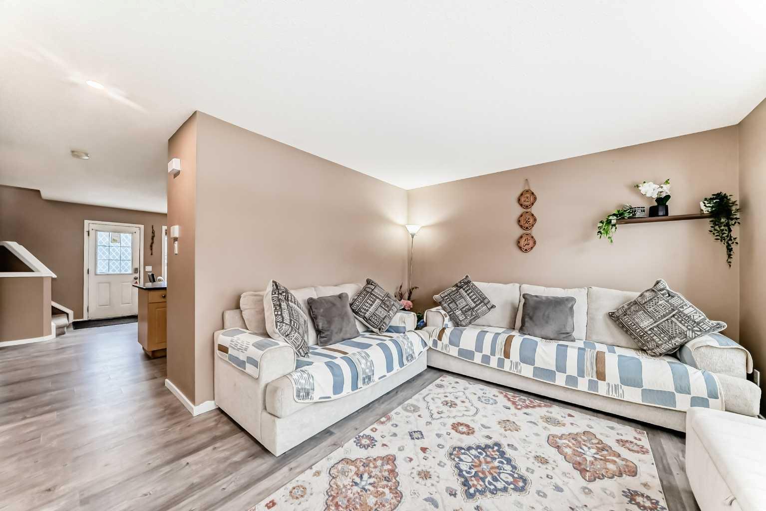32 SADDLEBROOK Place NE