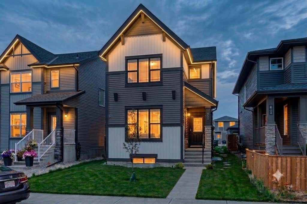 Photo of 856 Midtown Drive SW, Airdrie, AB T4B 5K9 (MLS # A2333096)