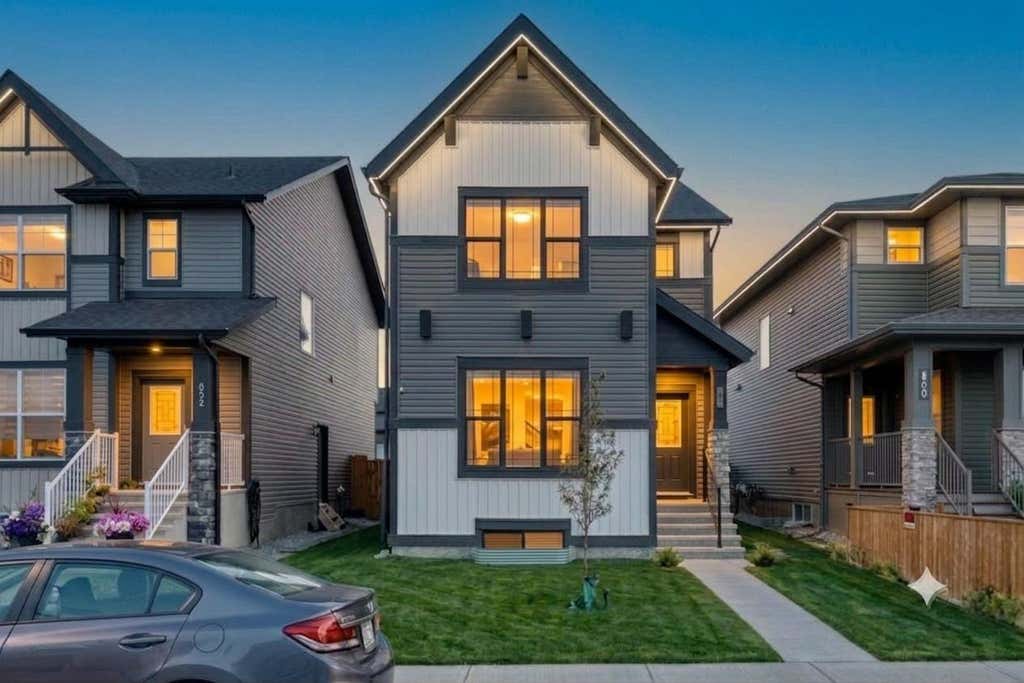 Photo of 856 Midtown Drive SW, Airdrie, AB T4B 5K9 (MLS # A2333096)