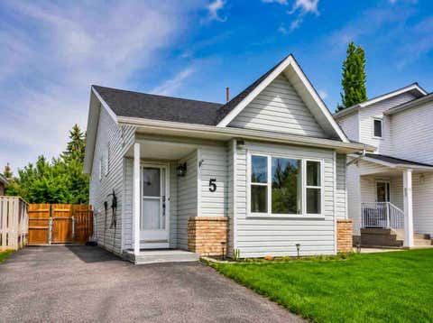 Photo of 5 Shawglen Court SW, Calgary, AB T2Y 2R1 (MLS # A2333887)
