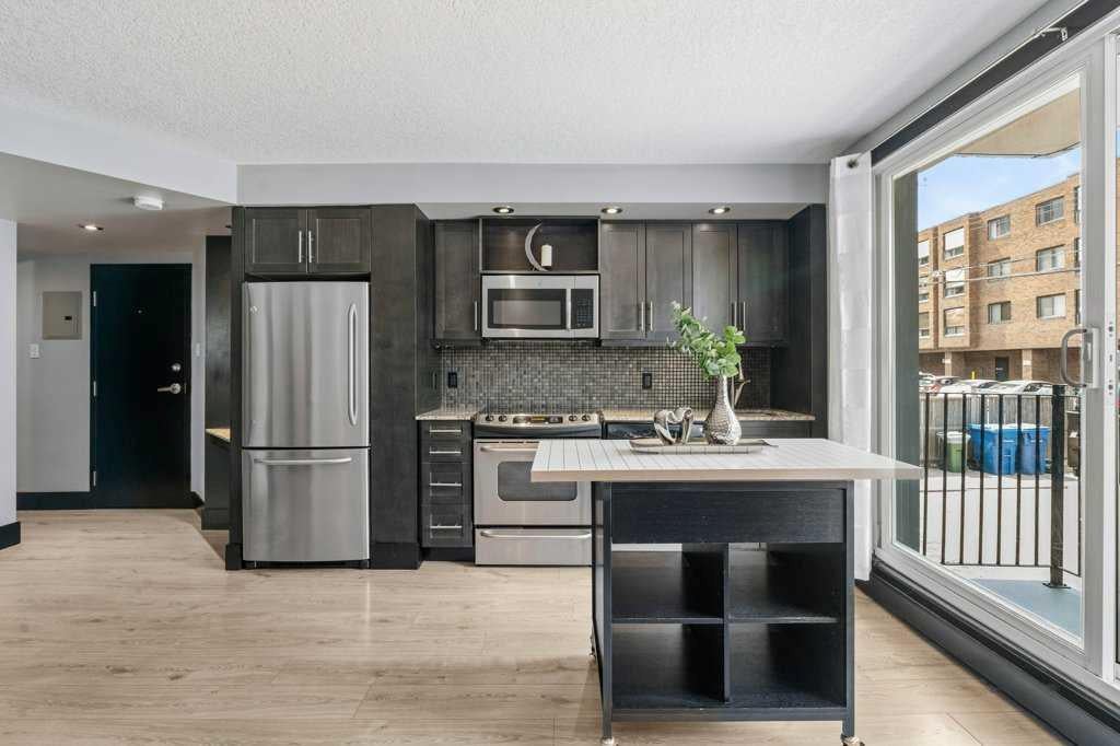 1815 16 Street SW 204