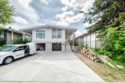 Photo of 1635 24 Avenue NW, Calgary, AB T2M 1Y7 (MLS # A2316022)